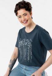 T-shirt z błyszczącym nadrukiem T-SEAR. Niebieskie t-shirty Volcano, m, bez wzorów, z bawełny, klasyczne, bez kołnierzyka, bez ramiączek. Za 59.99 zł.