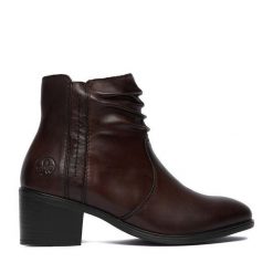 Botki Rieker. Brązowe botki Rieker, bez wzorów, bez obcasa, na słupku, bez zapięcia. Za 449.99 zł.