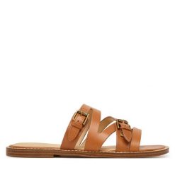 Klapki Guess. Brązowe klapki Guess, z aplikacjami, bez obcasa, bez zapięcia. Za 549.99 zł.