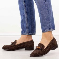 Czekoladowe skórzane Polskie mokasyny damskie Deoni D041. Brązowe mokasyny Deoni, bez wzorów, z jeansu, z okrągłym noskiem. Za 449.00 zł.