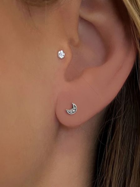 Eclat d'Argent Srebrne kolczyki-wkrętki z cyrkoniami rozmiar: onesize. Szare kolczyki Eclat d'Argent, z cyrkonią, srebrne. Za 65.99 zł.