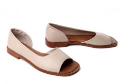 Artiker Relaks 58C3443 Beżowy, sandały damskie. Brązowe sandały Artiker Relaks, bez wzorów, ze skóry, bez obcasa, bez zapięcia. Za 194.90 zł.
