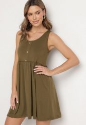 Ciemnozielona Sukienka o Rozkloszowanym Kroju na Szerokich Ramiączkach z Guzikami Jenovira. Zielone sukienki Born2be, na co dzień, l, bez wzorów, bez kołnierzyka, bez ramiączek, mini, rozkloszowane. Za 39.99 zł.