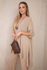 Komplet bluzka + spodnie z wisiorkiem cappuccino. Bluzki Kesi Włoski, l, z aplikacjami, z poliesteru, biznesowe, bez kołnierzyka, bez ramiączek. Za 196.55 zł.