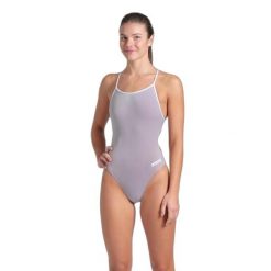 Damski kostium kąpielowy 1-częściowy Arena Lace Back Solid. Czerwone stroje jednoczęściowe Arena, bez wzorów, sportowe. Za 212.00 zł.