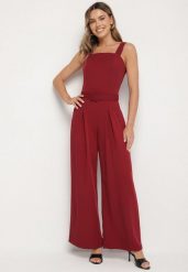 Bordowy Taliowany Kombinezon z Ozdobnym Paskiem i Klamrą Doloriela. Czerwone sukienki Born2be, l, bez wzorów, eleganckie, bez kołnierzyka, bez ramiączek. W wyprzedaży za 127.49 zł.