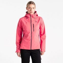 Kurtka turystyczna przeciwdeszczowa damska Mountain Series 2.0. Czerwone kurtki przeciwdeszczowe Dare 2b, bez wzorów, bez kaptura, trekkingowe. W wyprzedaży za 412.15 zł.