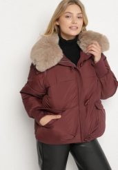 Bordowa Puchowa Kurtka Pikowana z Futrzanym Kołnierzem Lanivela. Czerwone kurtki Born2be, l, bez wzorów, z futra, biznesowe, bez kaptura. Za 249.99 zł.