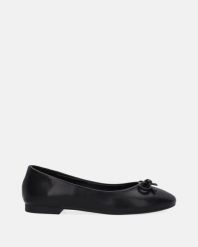 CZARNE BALERINY Z KOKARDĄ 14727 BLACK. Czarne baleriny Venezia, bez wzorów, ze skóry, bez obcasa, bez zapięcia. Za 299.00 zł.