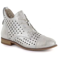 Skórzane botki damskie ażurowe złote Cambell 19422. Żółte botki Cambell, w ażurowe wzory, ze skóry, bez obcasa, bez zapięcia. Za 219.99 zł.