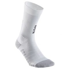 Skarpety sportowe Mid. Białe skarpetki KIPSTA, bez wzorów, z bawełny. Za 32.99 zł.