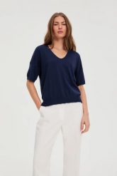 Sweter z krótkimi rękawami granatowy. Niebieskie swetry MOODO, l, bez wzorów, z poliamidu, bez ramiączek. Za 89.99 zł.