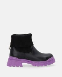 CZARNE BOTKI Z CHOLEWKĄ Z MATERIAŁU P11585 2 BLA-LIL. Czarne botki Venezia, bez wzorów, ze skóry, bez obcasa, bez zapięcia. Za 299.00 zł.