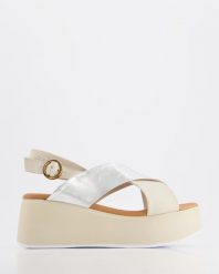 BEŻOWE SANDAŁY NA KOTURNIE 1605651 BEIGE-SI. Brązowe sandały Venezia, bez wzorów, ze skóry, bez obcasa, na koturnie, bez zapięcia. Za 199.00 zł.