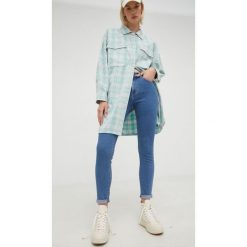 Wrangler jeansy High Rise Skinny That Way damskie medium waist. Niebieskie jeansy Wrangler, bez wzorów, z denimu. W wyprzedaży za 264.99 zł.