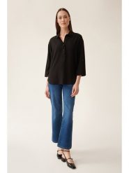 TATUUM Bluzka w kolorze czarnym rozmiar: 38. Czarne bluzki Tatuum, bez wzorów, z wiskozy, bez kołnierzyka, bez ramiączek. Za 88.45 zł.