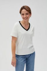 Bluzka z dekoltem w serek biała. Białe bluzki MOODO, l, bez wzorów, z bawełny, bez kołnierzyka, bez ramiączek. Za 49.99 zł.