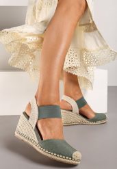 Zielone Sandały z Plecionką na Koturnie w Stylu Espadryli Laxisa. Zielone sandały Born2be, bez wzorów, bez obcasa, na koturnie, bez zapięcia. W wyprzedaży za 82.49 zł.