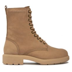 Trapery Tamaris. Brązowe traperki Tamaris, bez wzorów, bez obcasa, bez zapięcia. Za 499.99 zł.