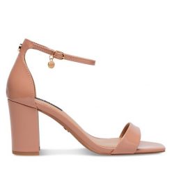 Sandały Nine West. Czerwone sandały Nine West, bez wzorów, bez obcasa, na słupku, bez zapięcia. Za 229.99 zł.