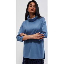 Bluza z golfem. Niebieskie bluzy MOODO, l, bez wzorów, z elastanu, bez kaptura, na golfa. W wyprzedaży za 59.99 zł.