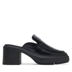 Klapki Calvin Klein. Czarne klapki Calvin Klein, bez wzorów, bez obcasa, bez zapięcia. Za 649.99 zł.