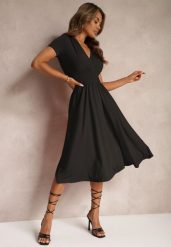 Czarna Sukienka Taliowana z Kopertowym Dekoltem o Rozkloszowanym Kroju Rimadea. Czarne sukienki Renee, l, bez wzorów, eleganckie, bez kołnierzyka, bez ramiączek, midi, kopertowe. W wyprzedaży za 135.99 zł.