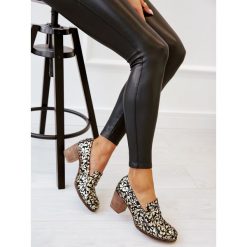 Wzorzyste półbuty na 6 cm słupku - skóra naturalna - model 250 - kolor złote kwiaty (38). Żółte półbuty wsuwane Zapato, na jesień, bez wzorów, z jeansu, biznesowe, bez obcasa, na obcasie. W wyprzedaży za 296.10 zł.