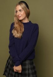 Granatowy Sweter z Wełną i Wiskozą o Prostym Fasonie z Półgolfem Giolera. Niebieskie swetry Born2be, s, bez wzorów, z wełny, biznesowe, bez ramiączek. Za 119.99 zł.