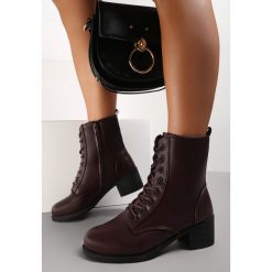 Bordowe Botki Nyraphine. Czerwone botki Renee, bez wzorów, z futra, eleganckie, za kostkę, bez obcasa, na obcasie, bez zapięcia. W wyprzedaży za 127.99 zł.