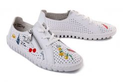 Rieker M2310-80 Biały, półbuty damskie. Białe półbuty wsuwane Rieker, na lato, bez wzorów, ze skóry, bez obcasa. Za 339.90 zł.