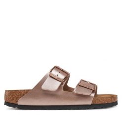 Klapki Birkenstock. Czerwone klapki Birkenstock, bez wzorów, bez obcasa, bez zapięcia. Za 399.99 zł.