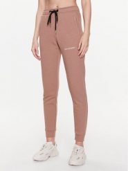MMC Studio Spodnie dresowe Dora Beżowy Relaxed Fit. Brązowe spodnie dresowe MMC STUDIO, bez wzorów, z bawełny. Za 279.99 zł.