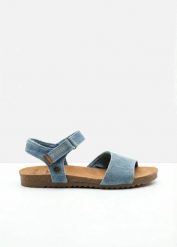Sandały Mustang z materiału przypominającego jeans. Niebieskie sandały bonprix, bez wzorów, z jeansu, sportowe, bez obcasa, bez zapięcia. Za 249.99 zł.
