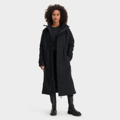 Unisex kurtka przeciwdeszczowa rowerowa zimowa City Slicker czarna. Czarne kurtki AGU, na zimę, l, bez wzorów, z materiału, z kapturem. Za 1,478.15 zł.