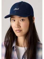 Levi's Czapka w kolorze granatowym rozmiar: onesize. Niebieskie czapki z daszkiem Levi's, bez wzorów, z bawełny. Za 105.38 zł.