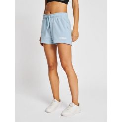 Szorty damskie Hummel Legacy. Niebieskie szorty sportowe Hummel, bez wzorów, z dresówki, do piłki nożnej. W wyprzedaży za 95.00 zł.