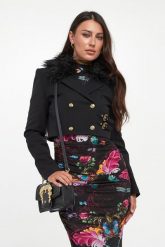 Żakiet damski z futerkiem VERSACE JEANS COUTURE. Marynarki i żakiety Versace Jeans Couture, bez wzorów, z jeansu, bez ramiączek. Za 2,509.00 zł.