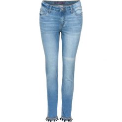 Dżinsy z pomponikami bonprix niebieski "bleached”. Jeansy marki bonprix. Za 54.99 zł.