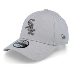 Czapka baseballowa Chicago White Sox. Białe czapki z daszkiem New Era, bez wzorów. Za 227.50 zł.