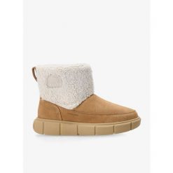 Buty zimowe damskie Sorel Explorer III Slip-On Cozy WP. Brązowe buty trekkingowe Sorel, na zimę, bez zapięcia. Za 444.99 zł.