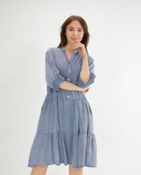 Niebieska sukienka midi. Niebieskie sukienki Unisono, m, bez wzorów, z tkaniny, bez kołnierzyka, bez ramiączek, midi. Za 369.00 zł.