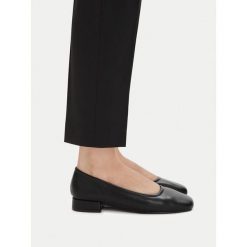 Baleriny JENNY. Czarne baleriny Jenny, bez wzorów, bez obcasa, bez zapięcia. Za 99.99 zł.