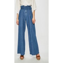 Levi's Made & Crafted - Spodnie. Niebieskie spodnie materiałowe Levi's® Made & Crafted, bez wzorów, z bawełny, casualowe, z podwyższonym stanem. W wyprzedaży za 399.90 zł.