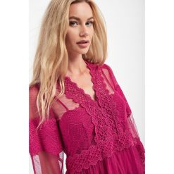 Sukienka TWINSET. Żółte sukienki Twinset Milano, bez wzorów, z koronki, bez kołnierzyka, bez ramiączek. Za 1,299.00 zł.