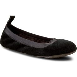 Kapcie UGG - W Mitra 1015932 W/Blk. Kapcie marki UGG. W wyprzedaży za 289.00 zł.