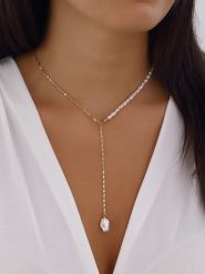 Nakkash Pozłacany naszyjnik z perłami syntetycznymi rozmiar: onesize. Żółte naszyjniki Nakkash, z materiału, z perłą, metalowe. Za 78.84 zł.