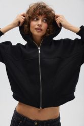 Bluza z kapturem zapinana na zamek w kolorze TOTALLY BLACK - DESEO. Czarne bluzy Marsala, m, bez wzorów, z bawełny, z kapturem. Za 349.90 zł.