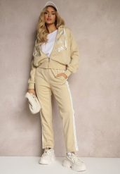 Beżowy Komplet Dresowy Spodnie Ozdobione Napisami Bluza na Suwak z Kapturem Semiraella. Brązowe bluzy Renee, l, bez wzorów, z dresówki, rockowe, bez ramiączek, z kapturem. W wyprzedaży za 119.99 zł.