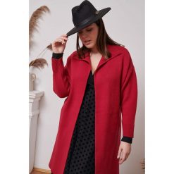 Płaszcz Damski Huggo Plus Size Malinowy. Różowe płaszcze blue shadow, plus size, bez wzorów, z dzianiny, bez kaptura. Za 419.90 zł.